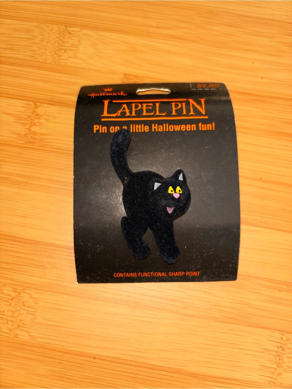 Hallmark Black Cat Halloween Lapel Pin with Yellow Eyes VINTAGE